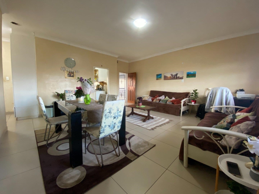2 Bedroom Property for Sale in Oakdale Western Cape
